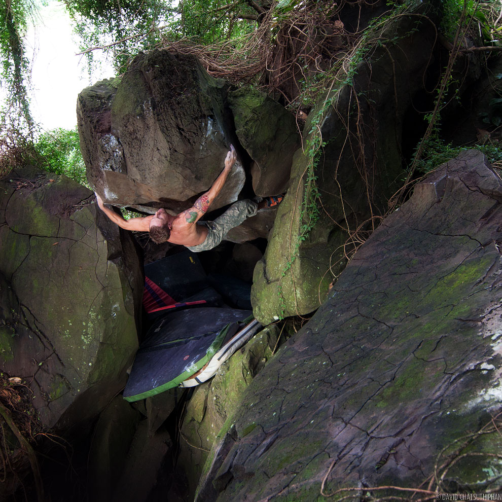 Justin Ridgely bouldering at Nuuanu in Hawaii