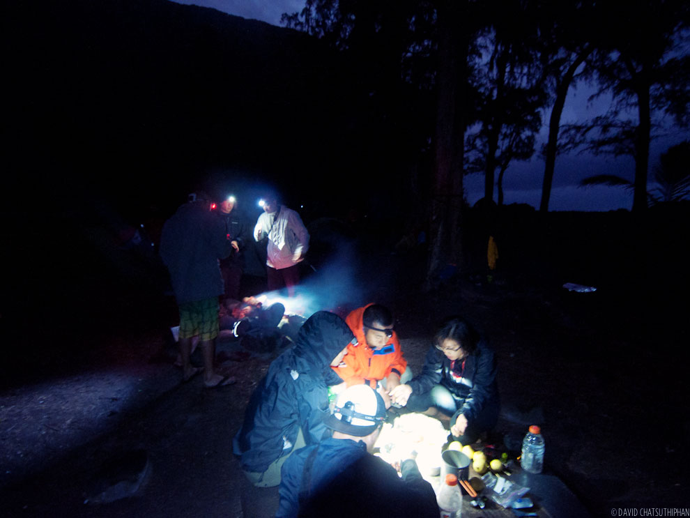 Camping in Waimanu Valley