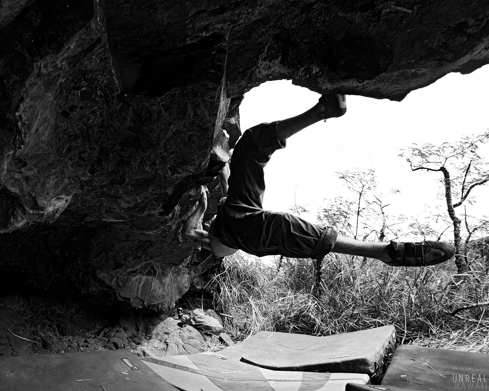 Justin Ridgely at Oz, a Hawaii Bouldering Spot