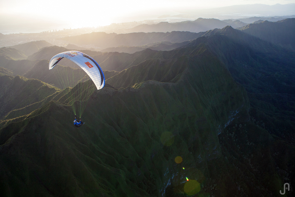 Paragliding over the Koolaus in Hawaii by Jorge Atramiz
