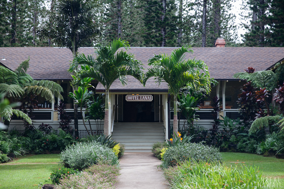 The front entrance of Hotel Lanai in Lanai City.